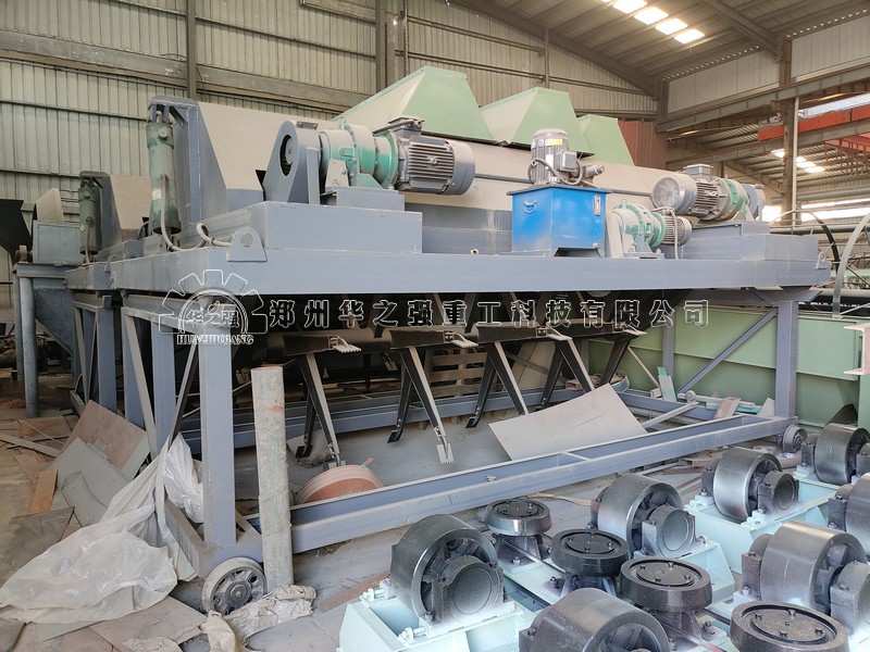 有機(jī)肥液壓槽式翻拋機(jī)的工作原理是什么？