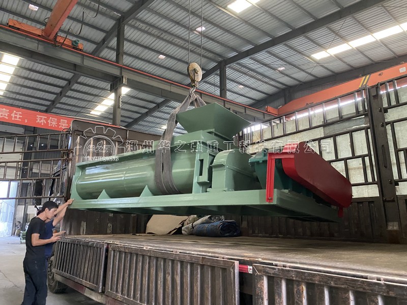 有機(jī)肥雙軸攪拌機(jī)的結(jié)構(gòu)性能特點(diǎn)主要包括哪些？